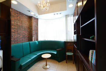 >カフェラウンジ